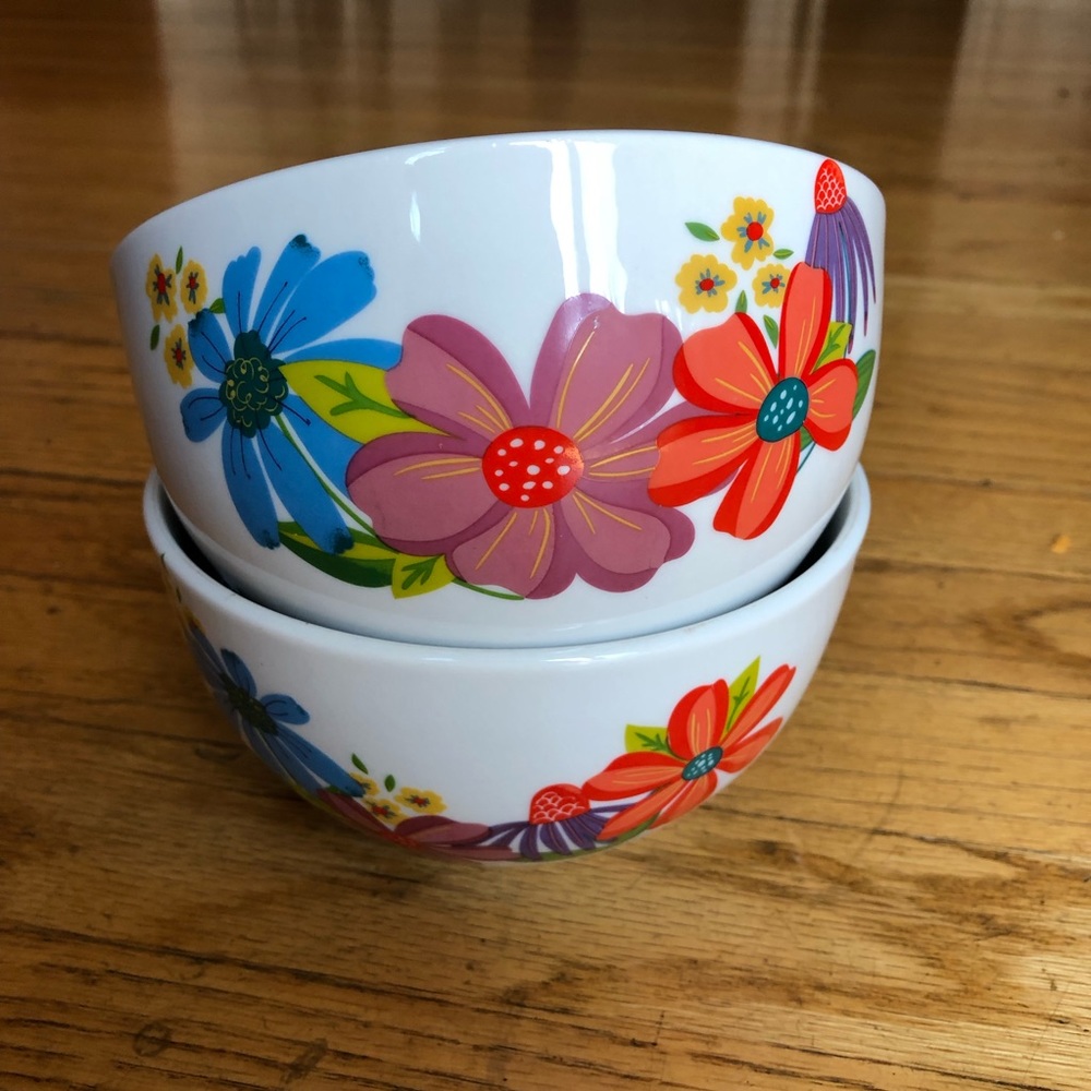Two Royal Norfolk Spring Fling Daisy Bowls